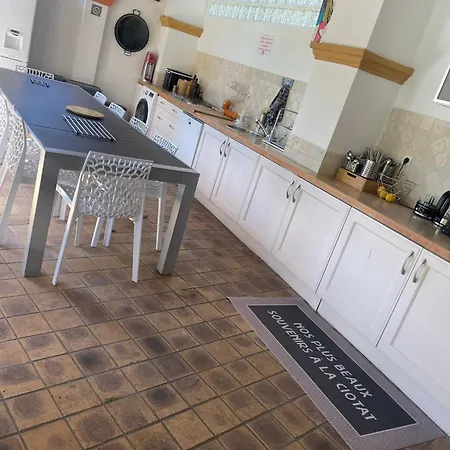 La Saint Jean Bas De * La Ciotat